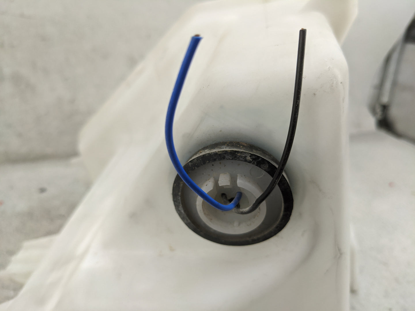 20 Kia Cadenza Windshield Washer Fluid Reservoir Bottle Oem - Oemusedautoparts1.com