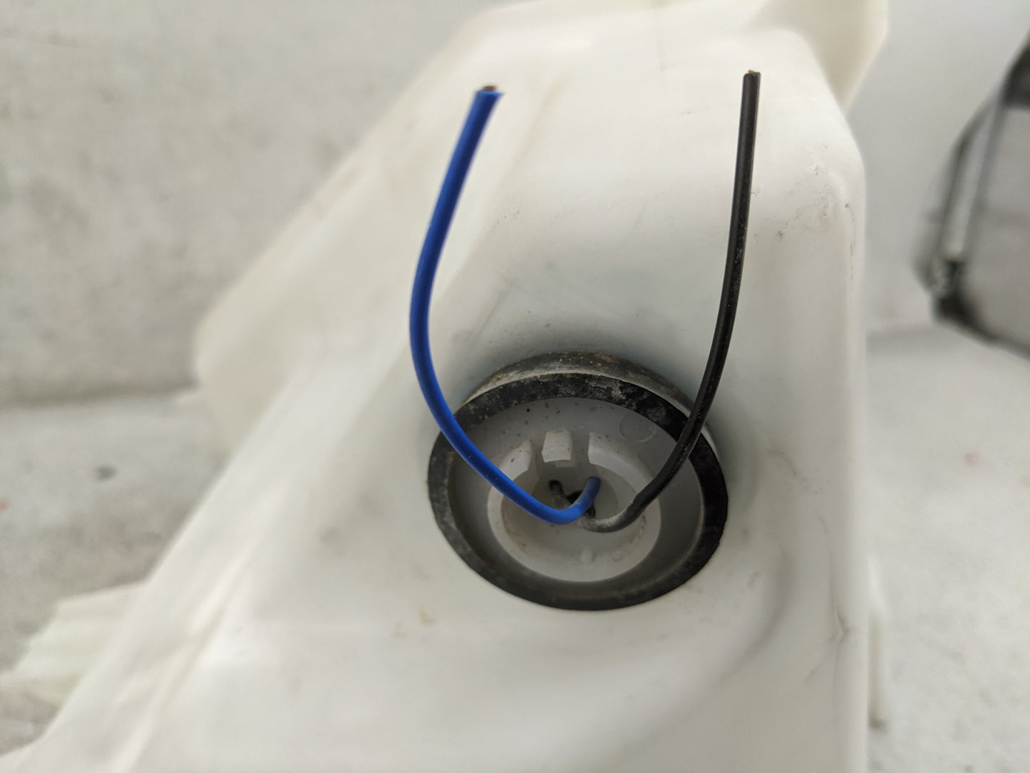 20 Kia Cadenza Windshield Washer Fluid Reservoir Bottle Oem - Oemusedautoparts1.com