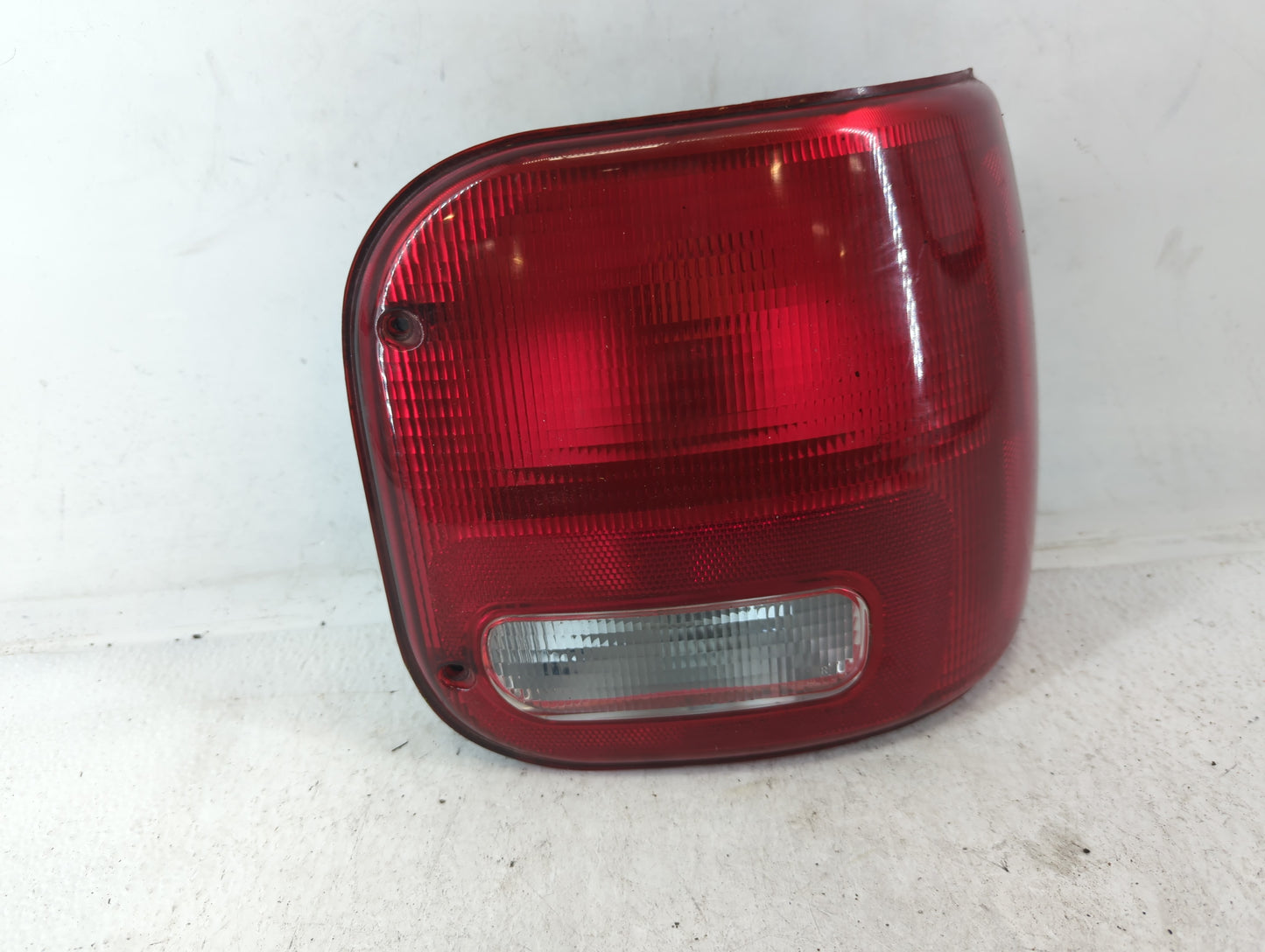 2000 Aftermarket Dorman Tail Light Assembly Passenger Right OEM P/N:11-5547B Fits OEM Used Auto Parts - Oemusedautoparts1.co