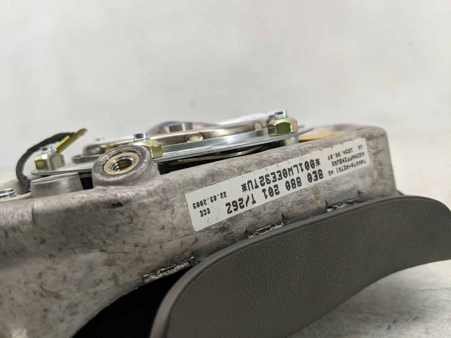 2000 Audi A3 Air Bag Driver Left Steering Wheel Mounted P/N:8E0 880 201 J Fits Fits 1997 1998 1999 2001 2002 OEM Used Auto P