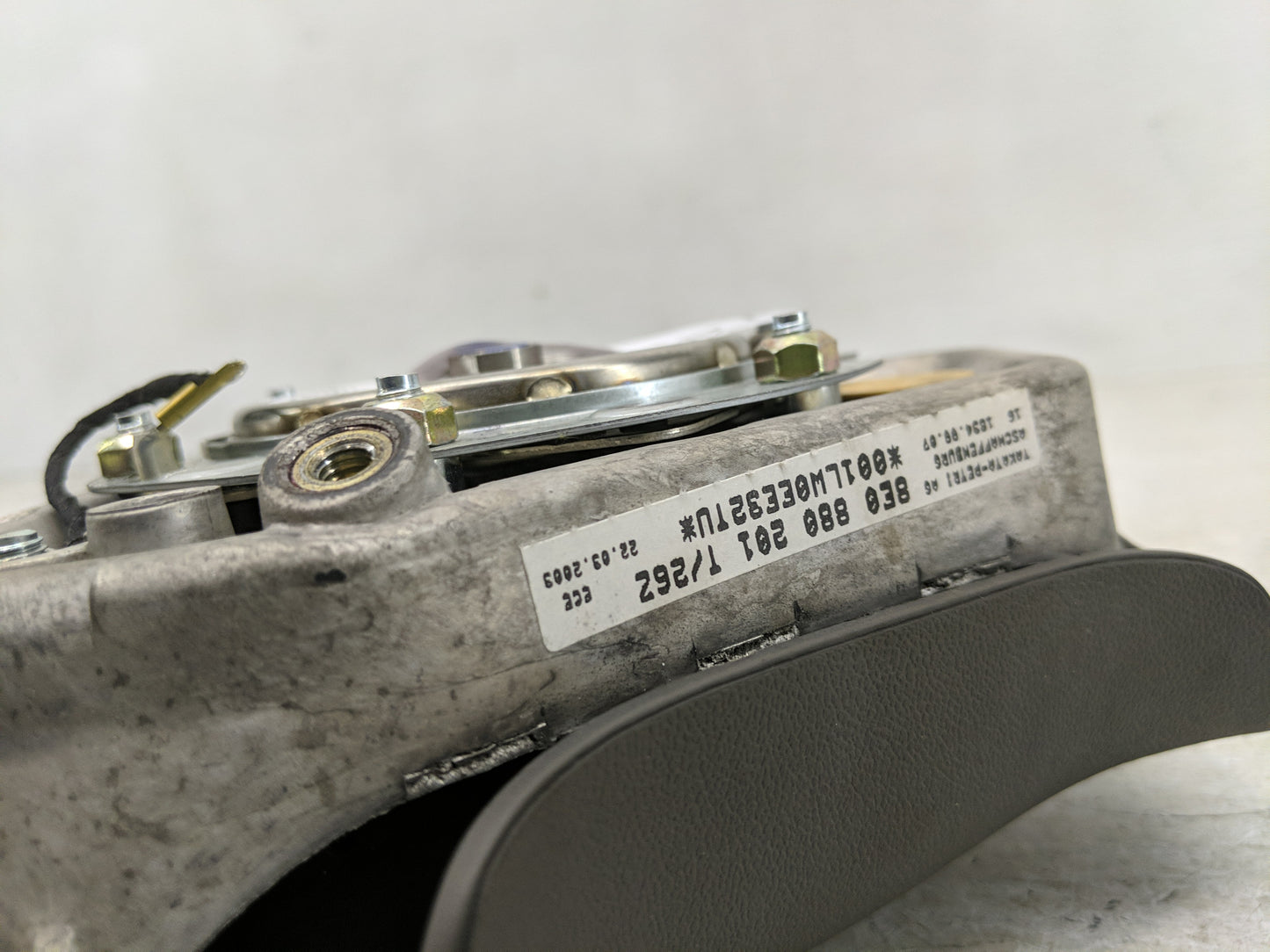 2000 Audi A3 Air Bag Driver Left Steering Wheel Mounted P/N:8E0 880 201 J Fits Fits 1997 1998 1999 2001 2002 OEM Used Auto P