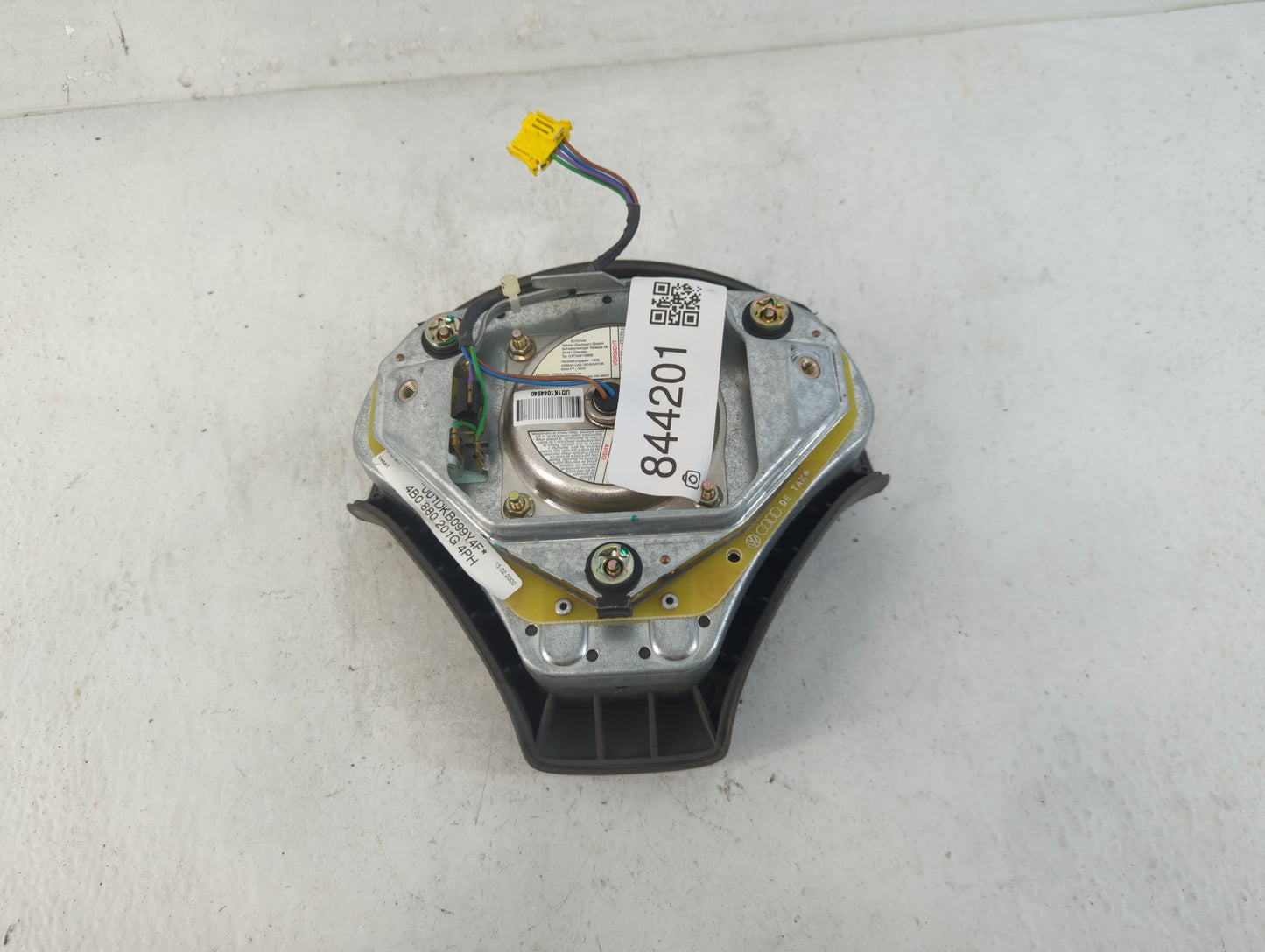 1999-2002 Audi A4 Air Bag Driver Left Steering Wheel Mounted Fits Fits 1997 1998 1999 2000 2001 2002 OEM Used Auto Parts - O