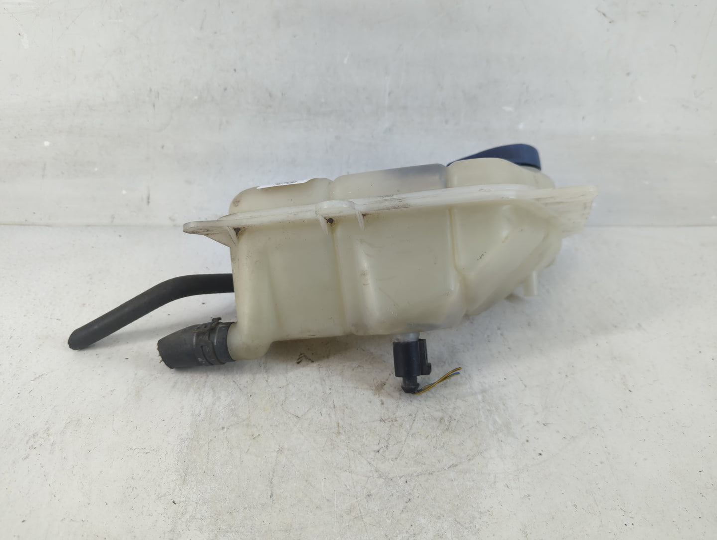 2000-2002 Audi A4 Radiator Coolant Overflow Expansion Tank Bottle - Oemusedautoparts1.com