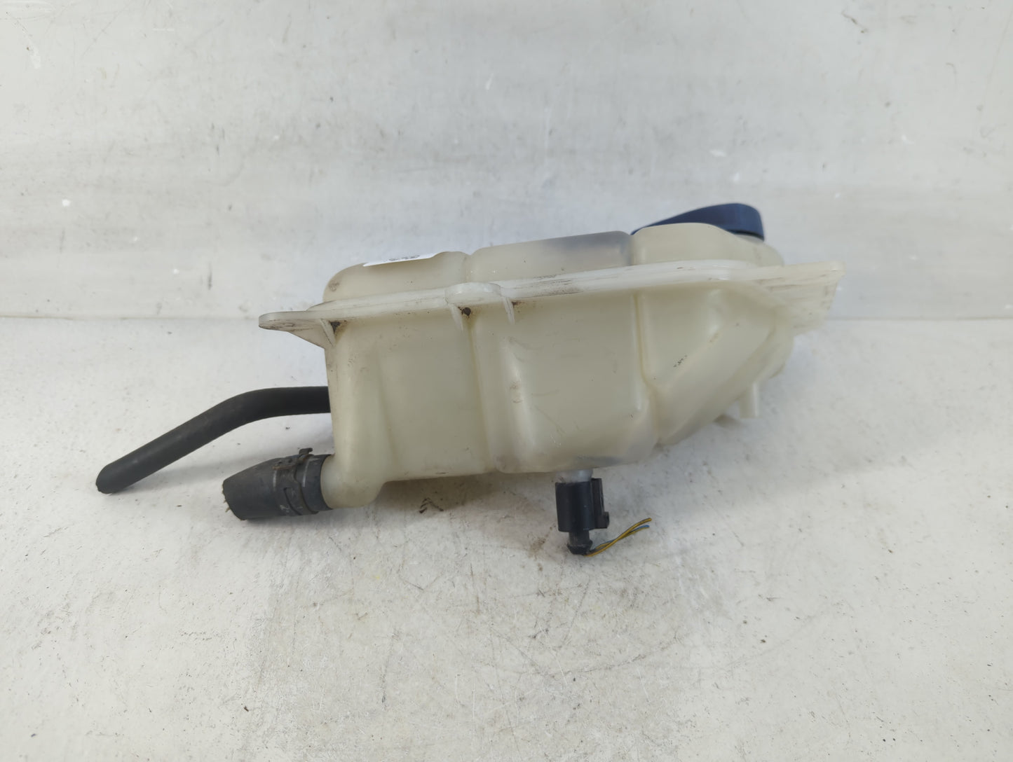 2000-2002 Audi A4 Radiator Coolant Overflow Expansion Tank Bottle - Oemusedautoparts1.com