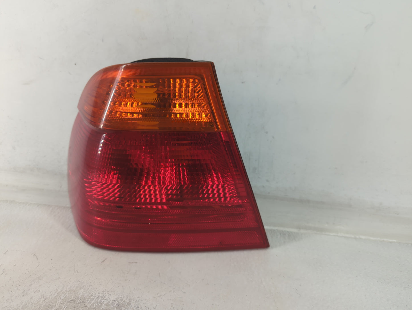 2000 Bmw 323i Tail Light Assembly Driver Left OEM P/N:8 353 030 8 364 921 Fits Fits 2001 2002 2003 OEM Used Auto Parts - Oem