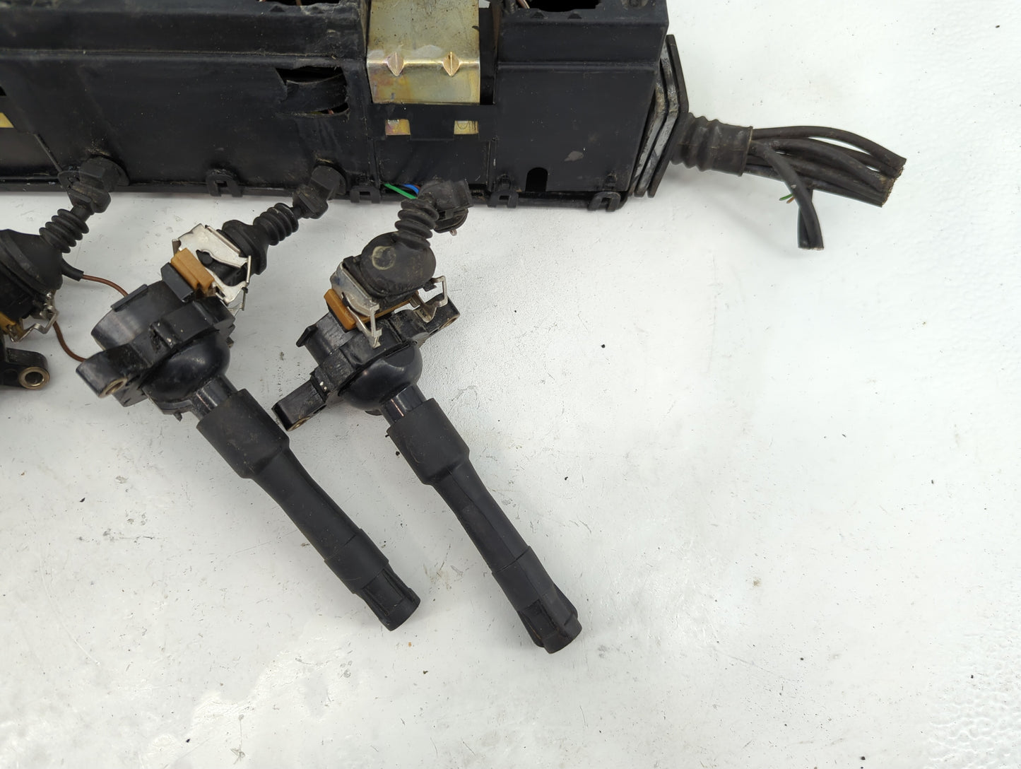 1996-2000 Bmw 328i Ignition Coil Igniter Pack - Oemusedautoparts1.com