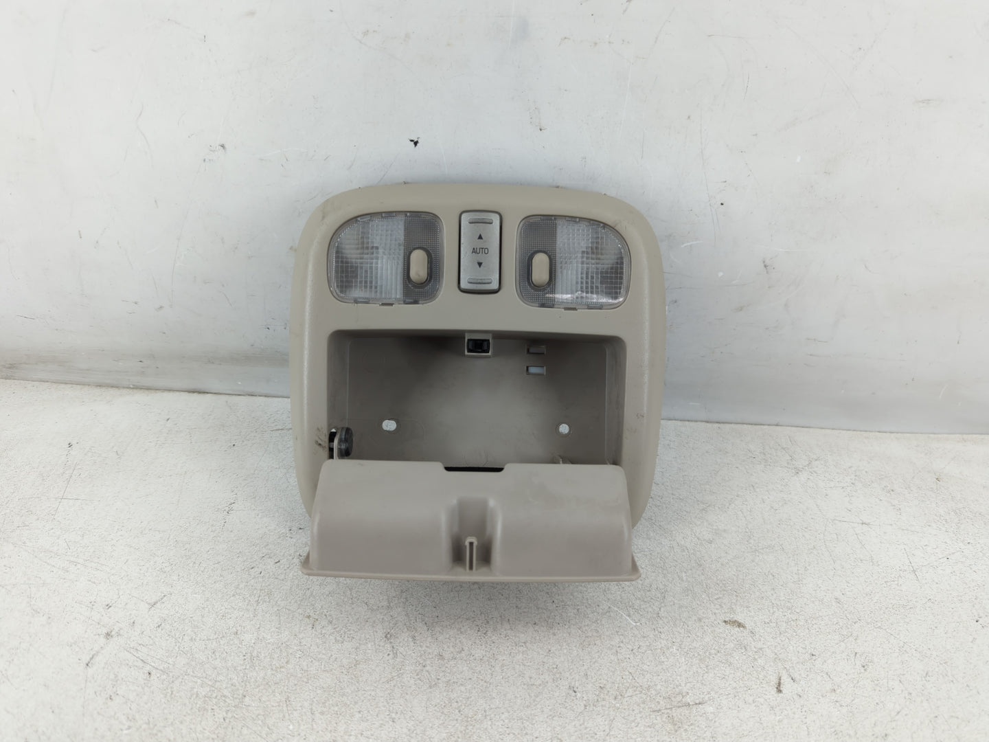 2000 Buick Lesabre Overhead Roof Console - Oemusedautoparts1.com