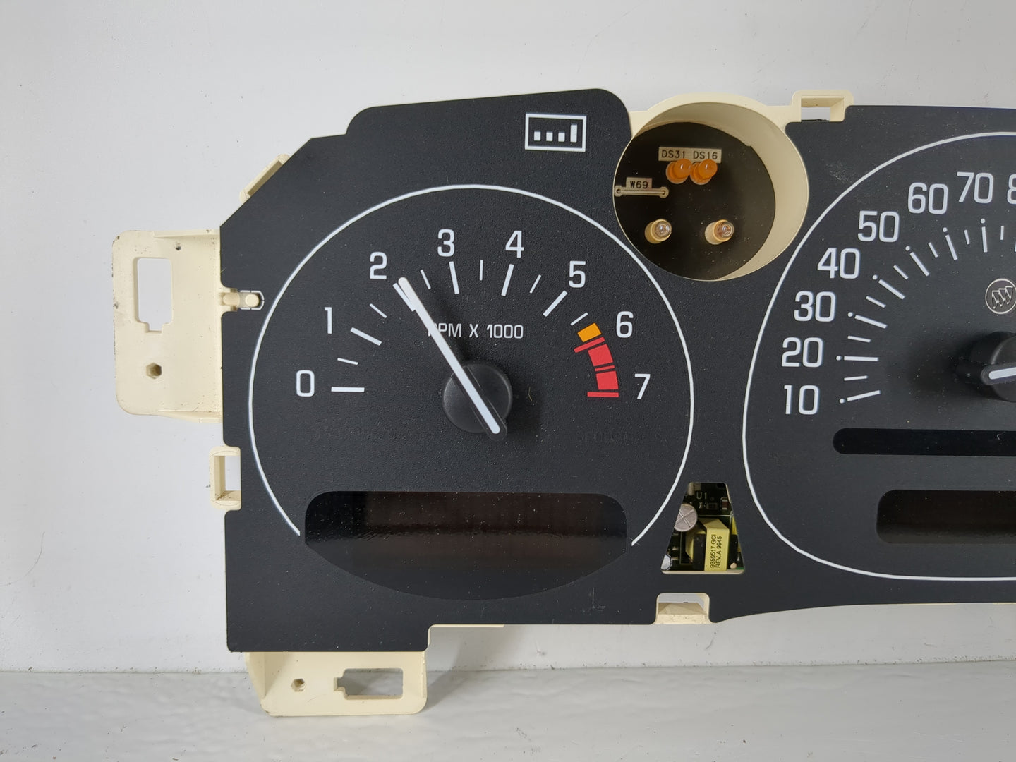 2000-2001 Buick Lesabre Instrument Cluster Speedometer Gauges Fits Fits 2000 2001 OEM Used Auto Parts - Oemusedautoparts1.co