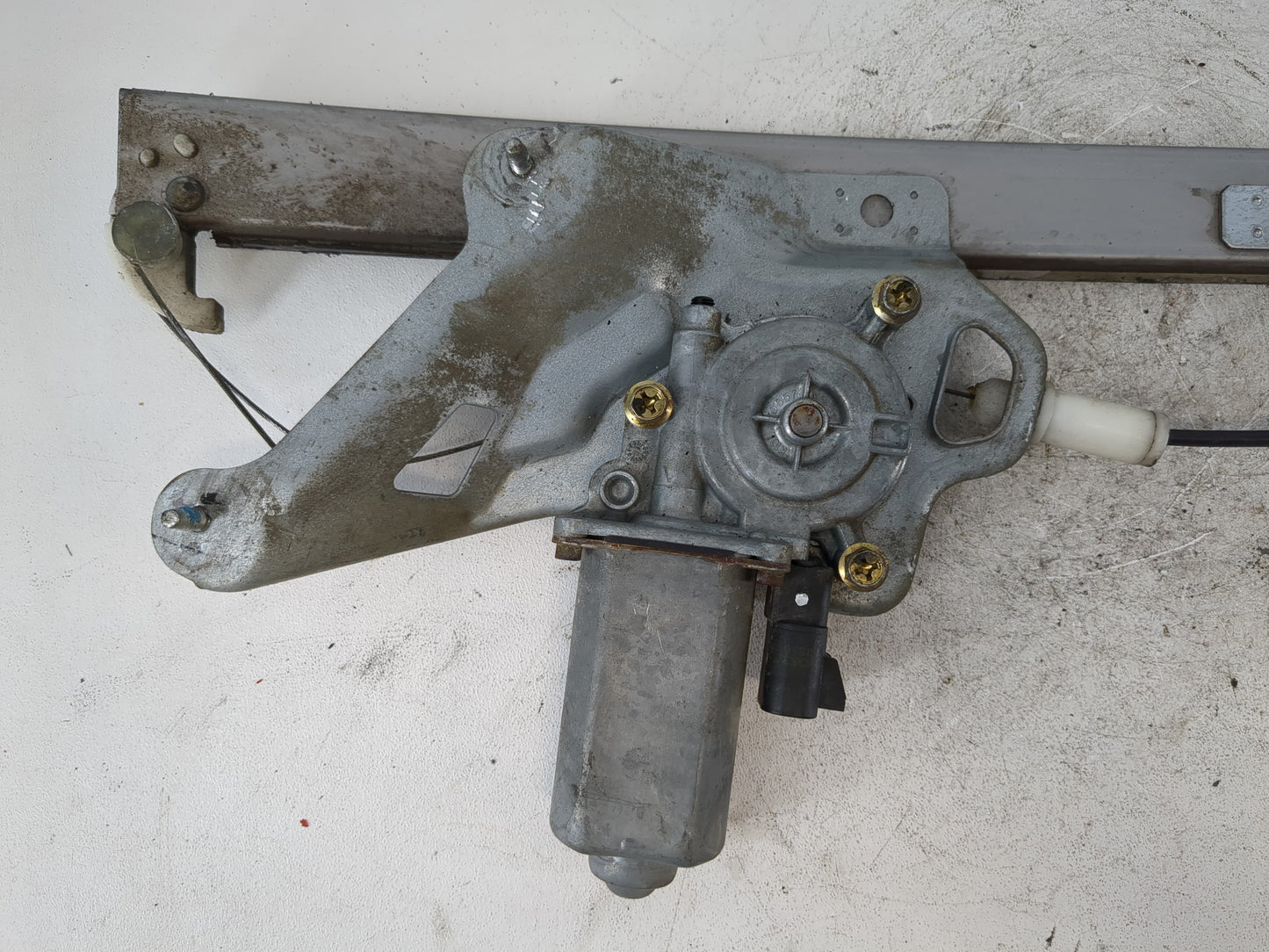 2000-2002 Buick Lesabre Driver Front Left Power Window Motor - Oemusedautoparts1.com