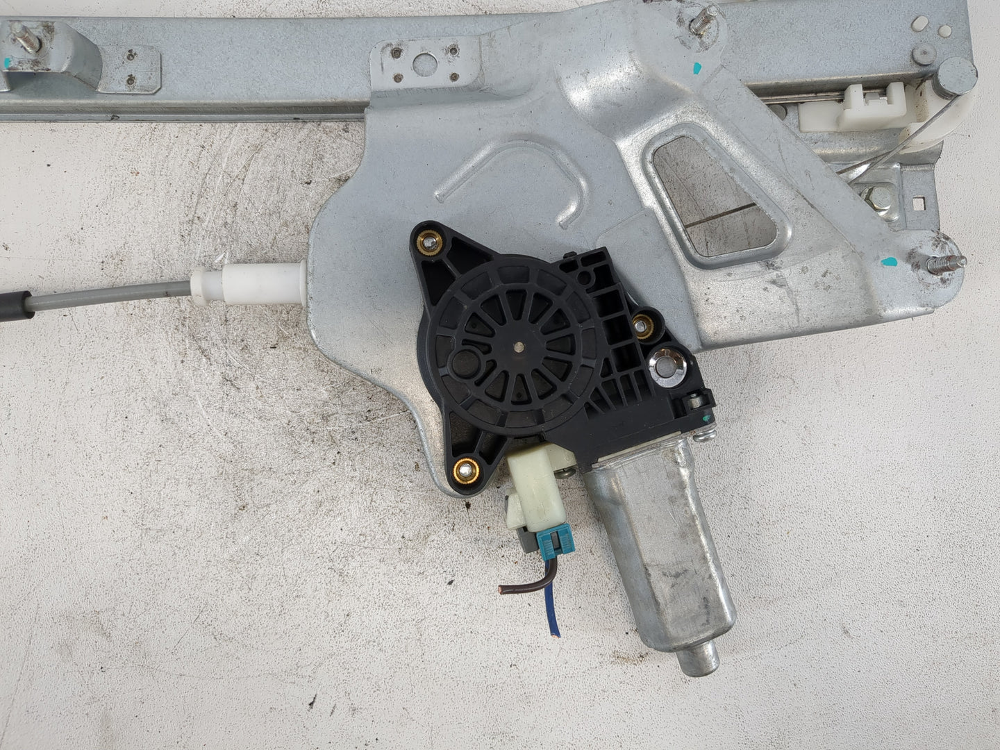 2000-2002 Buick Lesabre Passenger Front Right Power Window Motor - Oemusedautoparts1.com