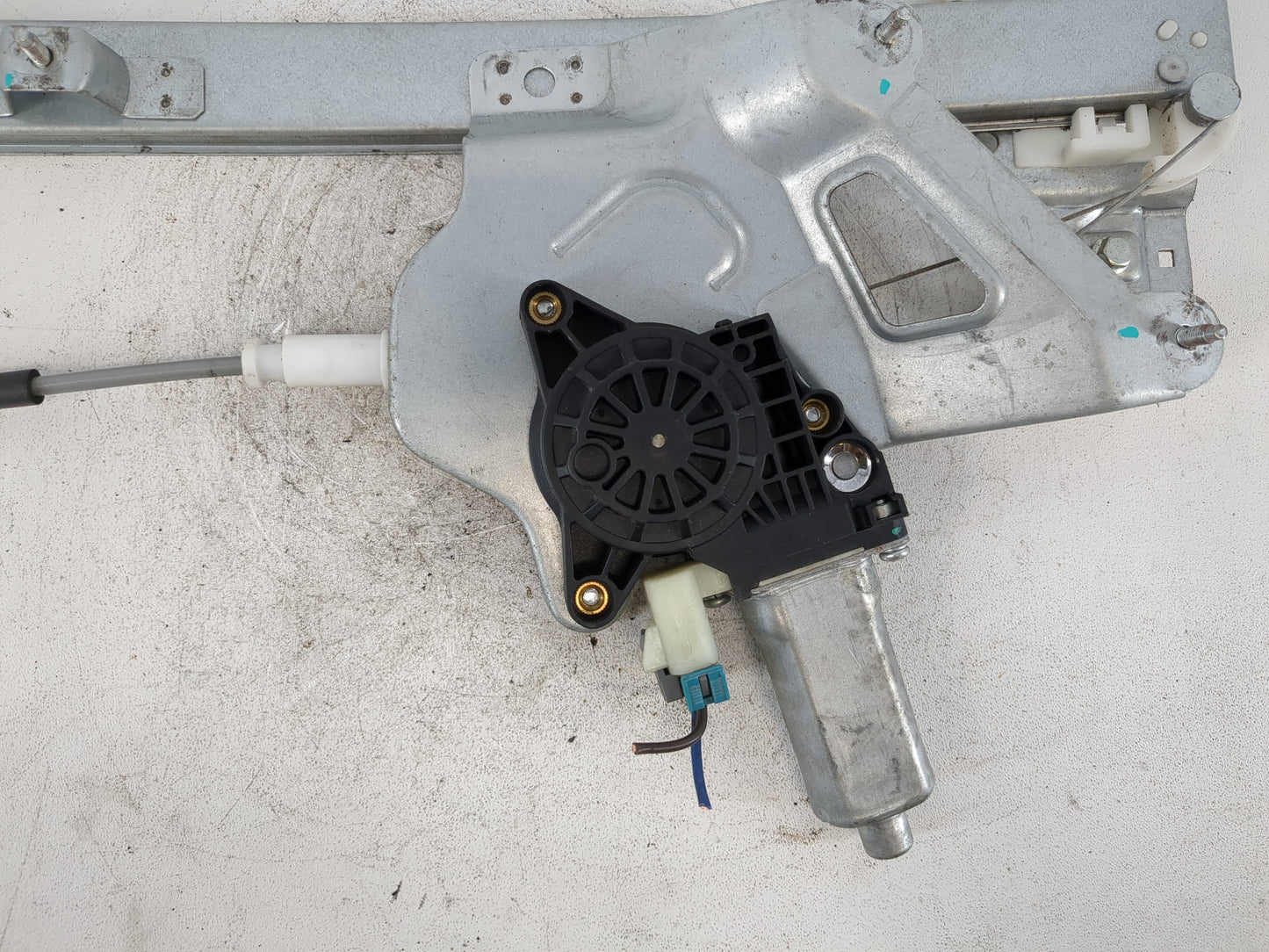 2000-2002 Buick Lesabre Passenger Front Right Power Window Motor - Oemusedautoparts1.com