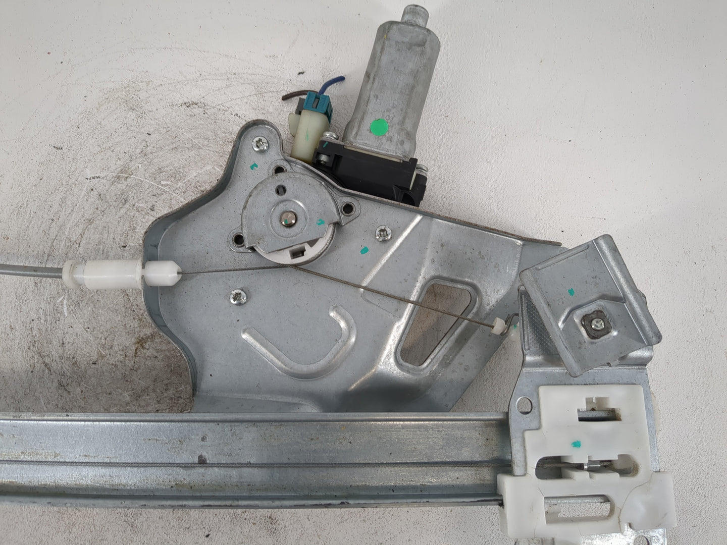 2000-2002 Buick Lesabre Passenger Front Right Power Window Motor - Oemusedautoparts1.com