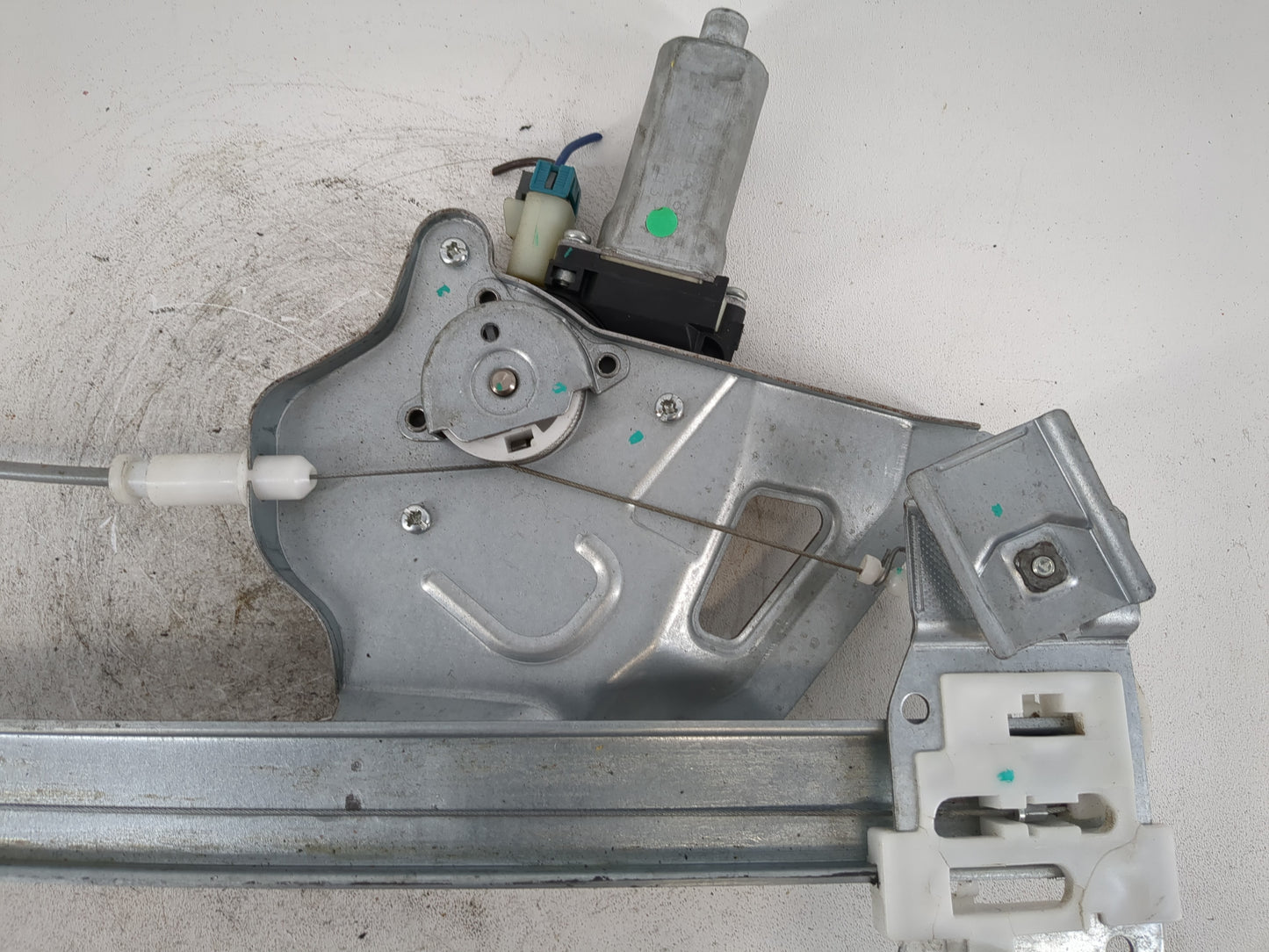 2000-2002 Buick Lesabre Passenger Front Right Power Window Motor - Oemusedautoparts1.com