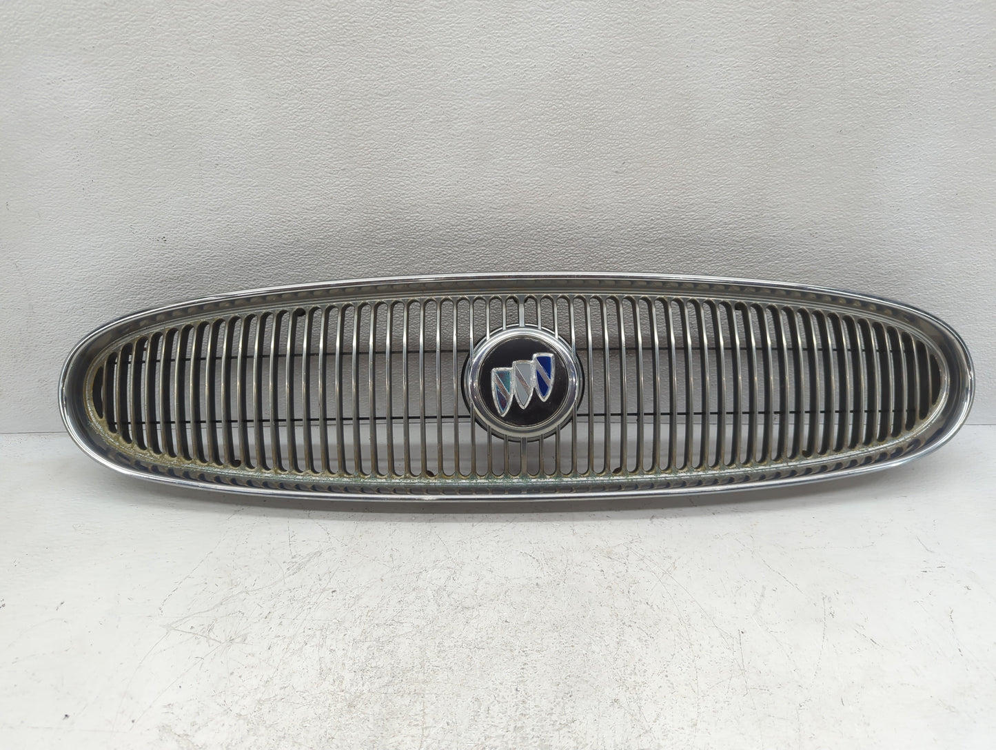 2000-2005 Buick Lesabre Front Grille Bumper Not Included - Oemusedautoparts1.com
