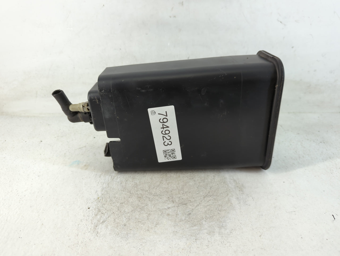 2000 Buick Park Avenue Fuel Vapor Charcoal Canister - Oemusedautoparts1.com