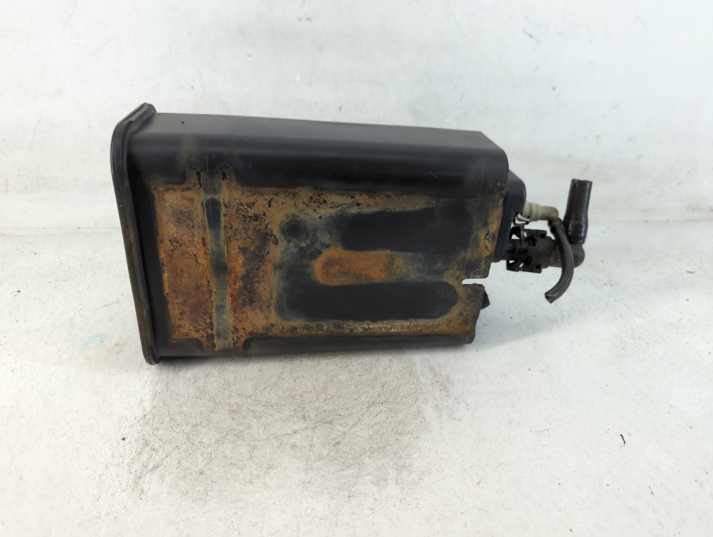 2000 Buick Park Avenue Fuel Vapor Charcoal Canister - Oemusedautoparts1.com