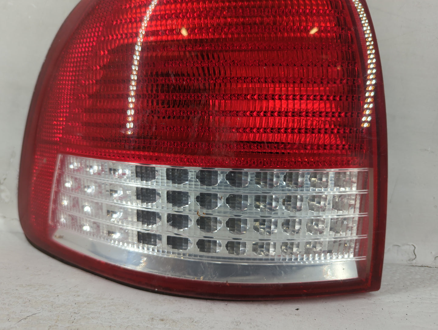 2000-2001 Cadillac Catera Tail Light Assembly Driver Left OEM P/N:62294 Fits Fits 2000 2001 OEM Used Auto Parts - Oemusedaut