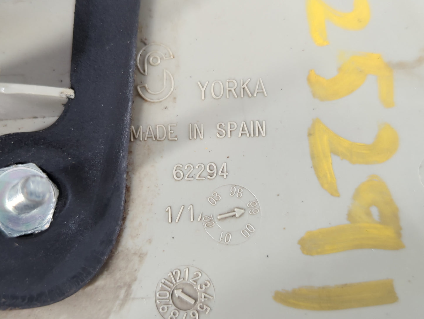 2000-2001 Cadillac Catera Tail Light Assembly Driver Left OEM P/N:62294 Fits Fits 2000 2001 OEM Used Auto Parts - Oemusedaut