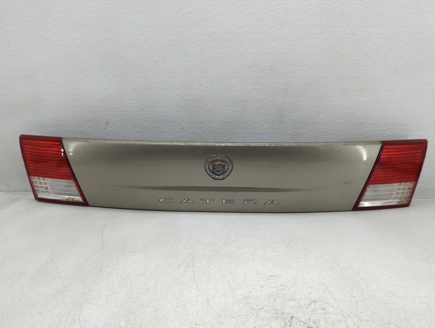 2000-2001 Cadillac Catera Tail Light Assembly Passenger Right OEM P/N:62293 Fits Fits 2000 2001 OEM Used Auto Parts - Oemuse