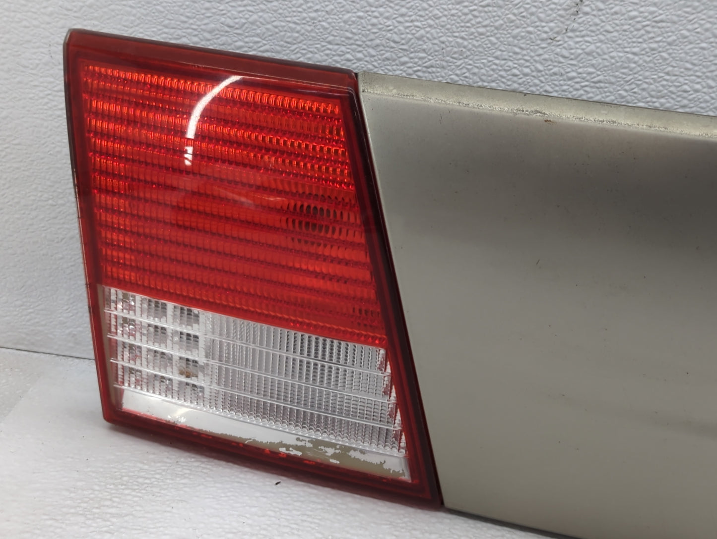 2000-2001 Cadillac Catera Tail Light Assembly Passenger Right OEM P/N:62293 Fits Fits 2000 2001 OEM Used Auto Parts - Oemuse