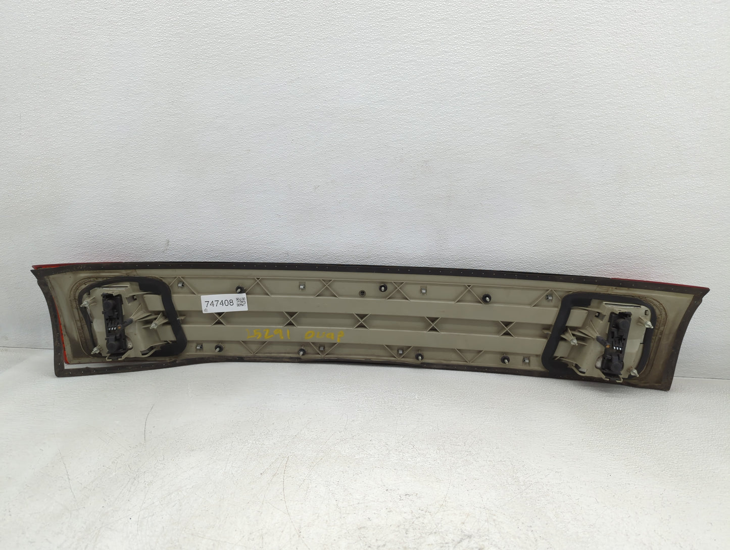 2000-2001 Cadillac Catera Tail Light Assembly Passenger Right OEM P/N:62293 Fits Fits 2000 2001 OEM Used Auto Parts - Oemuse