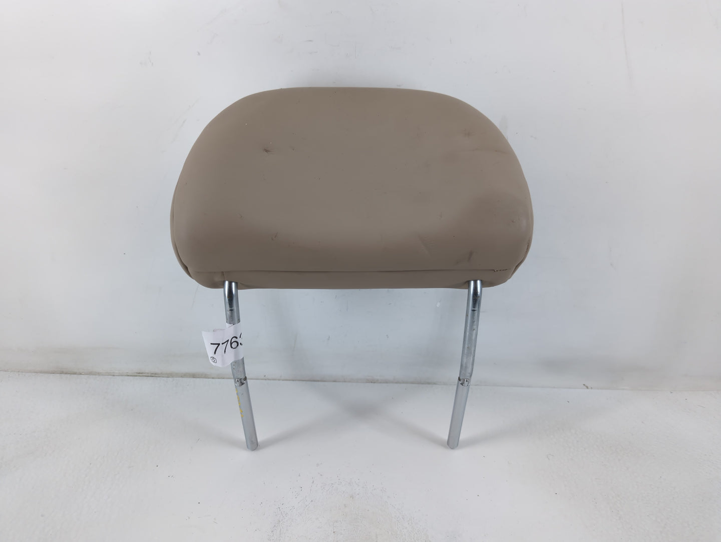 2000-2001 Cadillac Catera Headrest Head Rest Front Driver Passenger Seat Fits Fits 2000 2001 OEM Used Auto Parts - Oemusedau