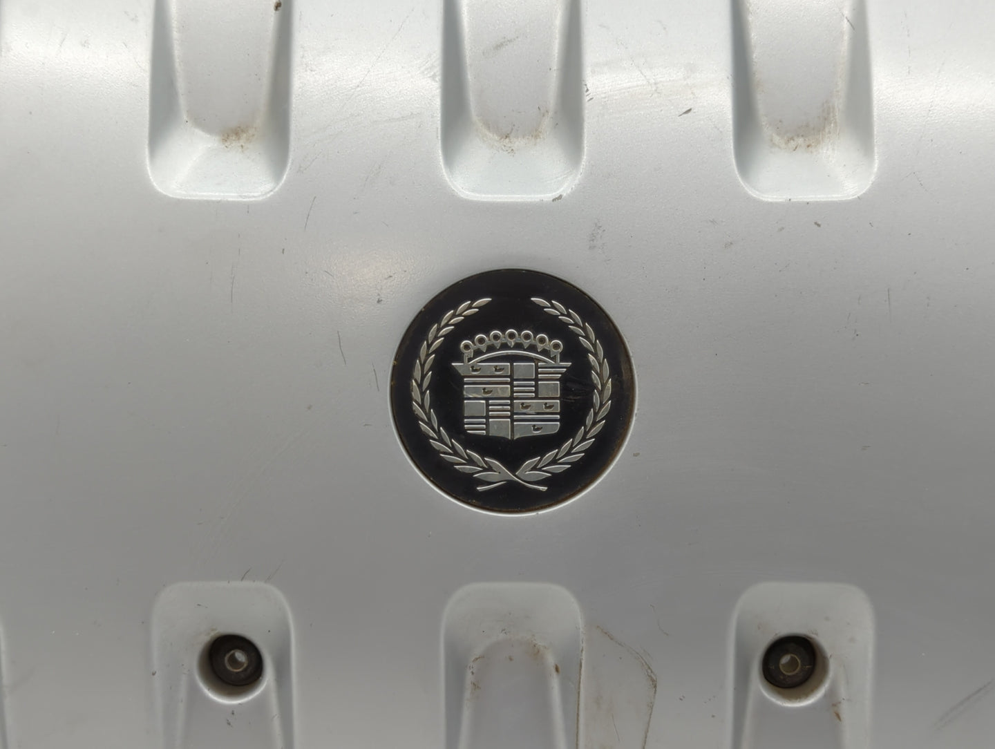 2000 Cadillac Deville Engine Cover - Oemusedautoparts1.com