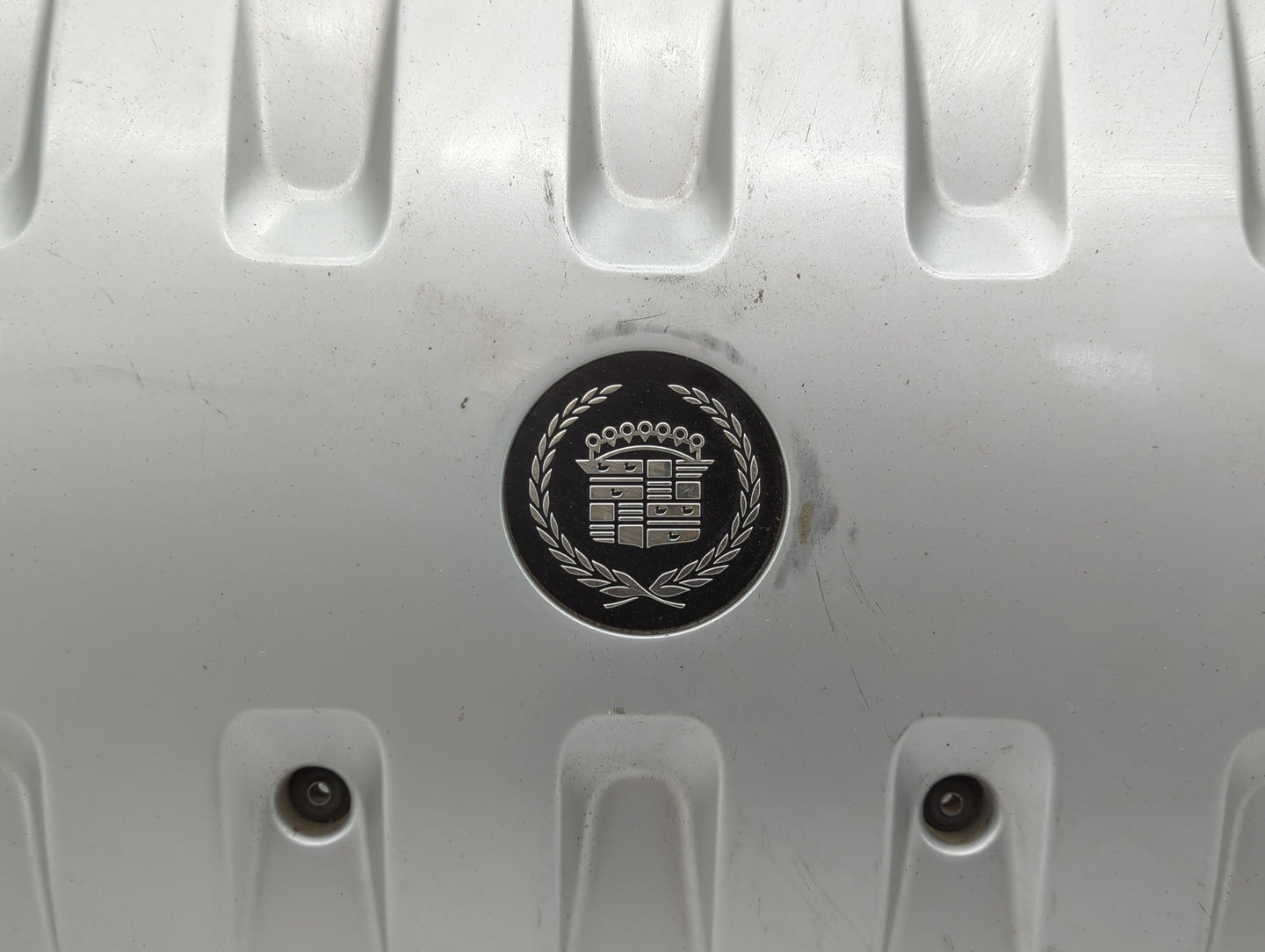 2000 Cadillac Deville Engine Cover - Oemusedautoparts1.com