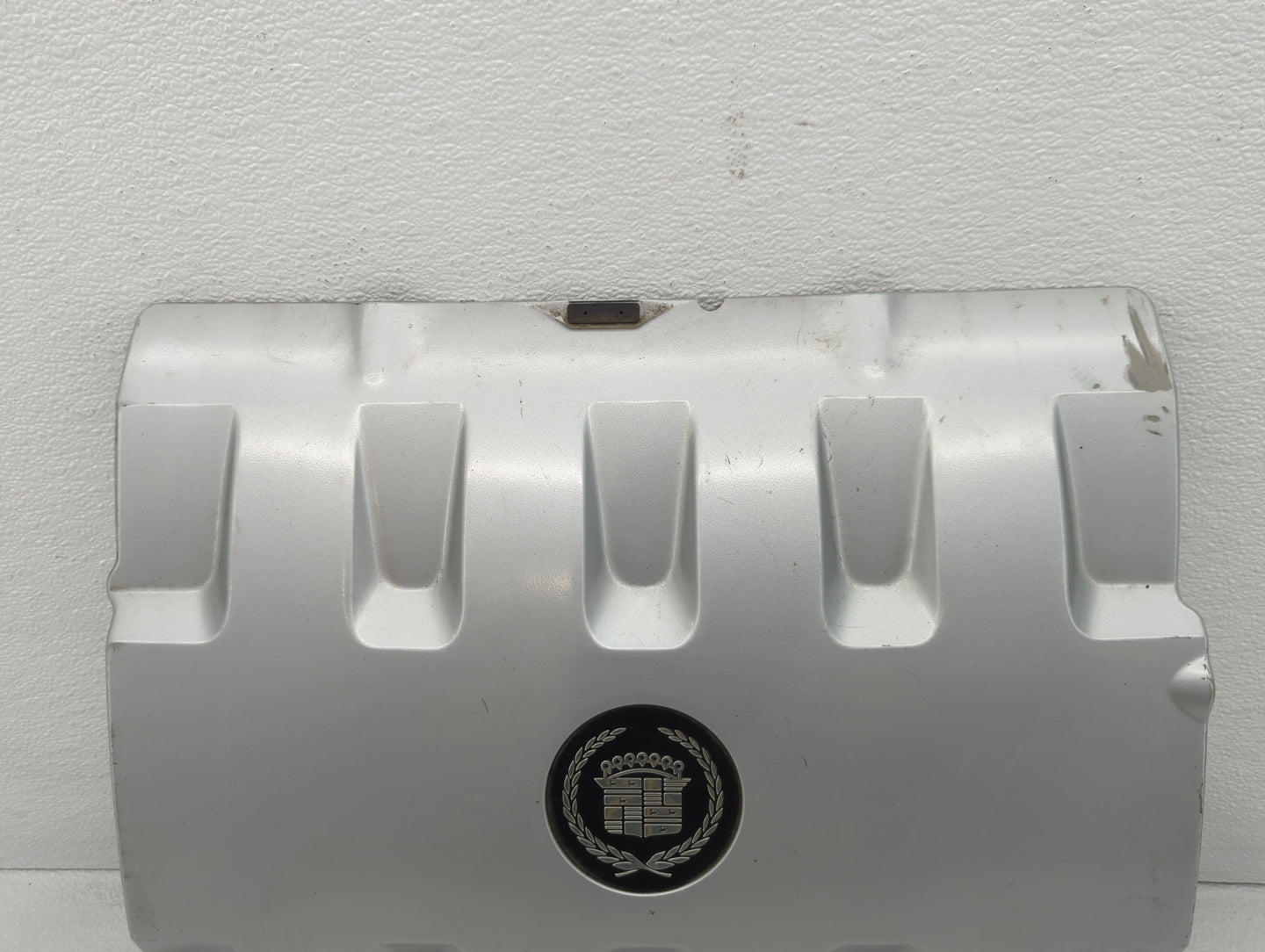 2000 Cadillac Deville Engine Cover - Oemusedautoparts1.com
