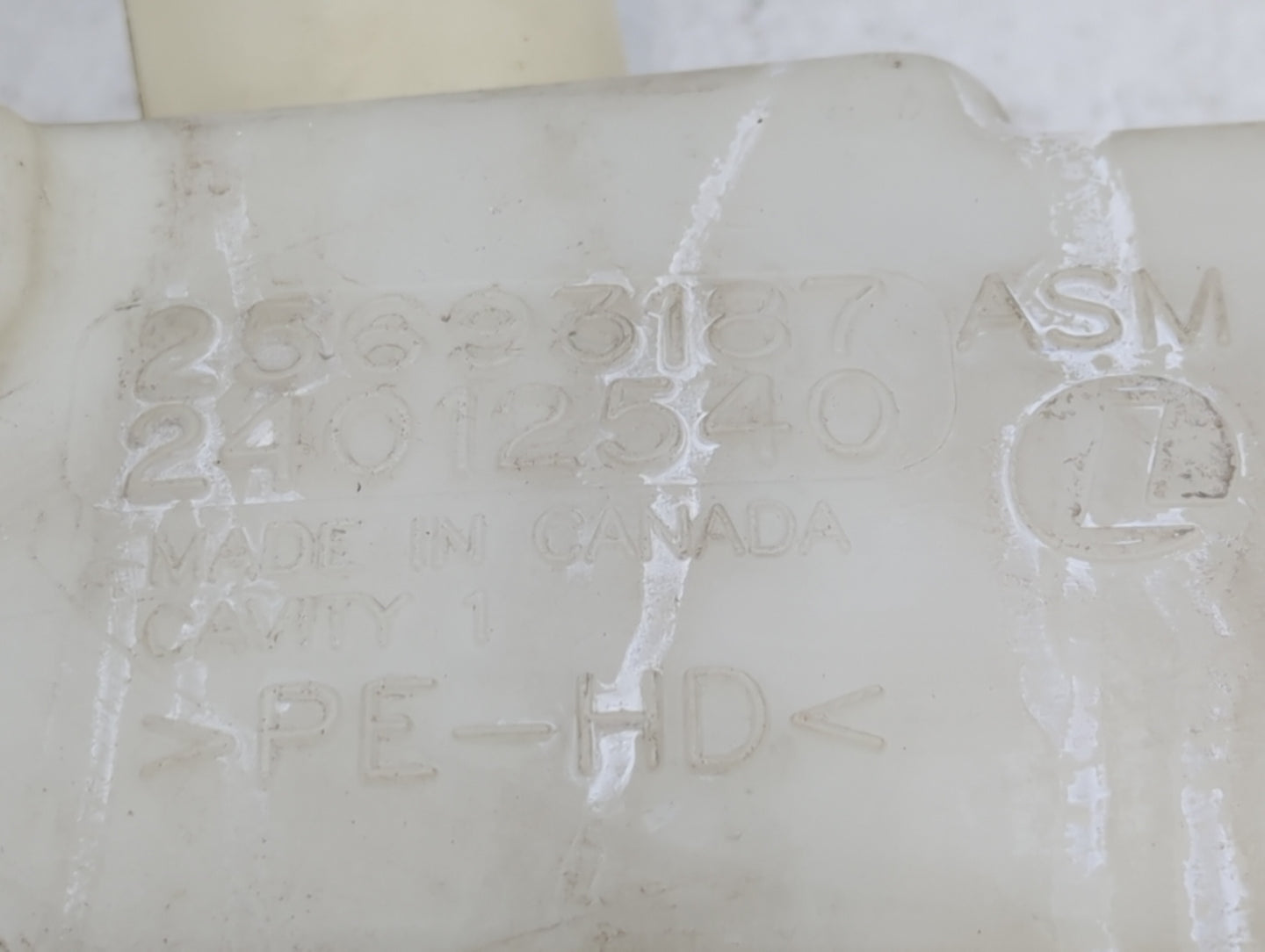 2000-2005 Cadillac Deville Windshield Washer Fluid Reservoir Bottle Oem - Oemusedautoparts1.com