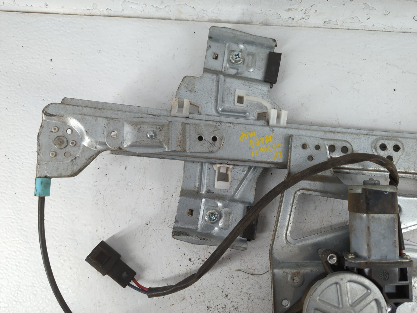 2000-2001 Cadillac Deville Driver Left Front Window Regulator - Oemusedautoparts1.com