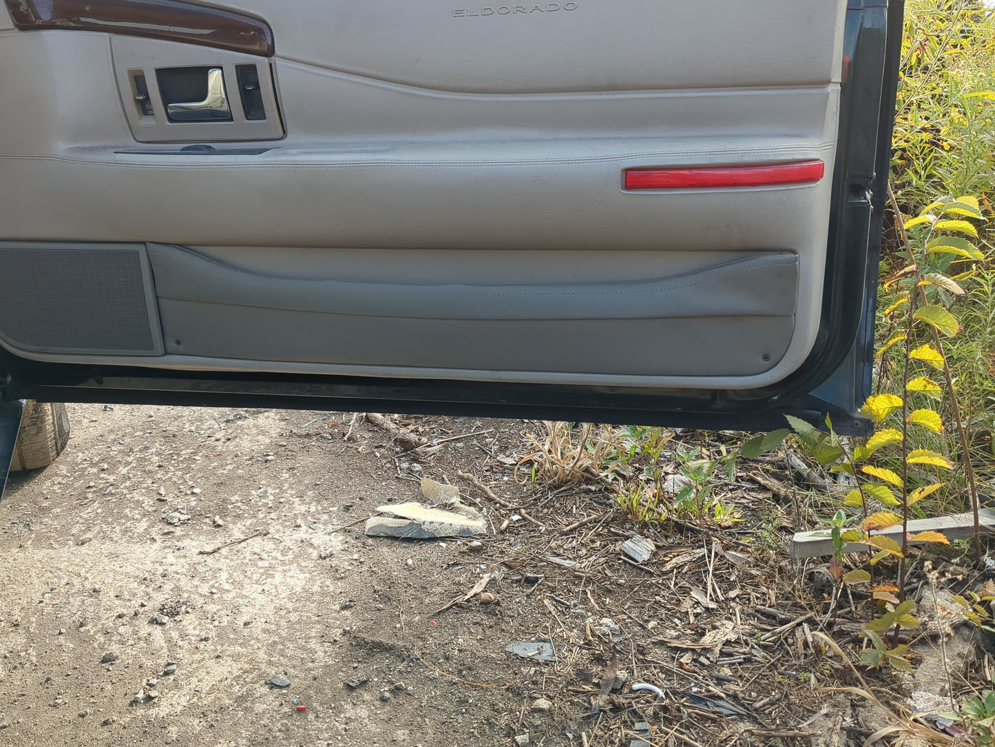 1992-2002 Cadillac Eldorado Passenger Front Door Oem - Oemusedautoparts1.com
