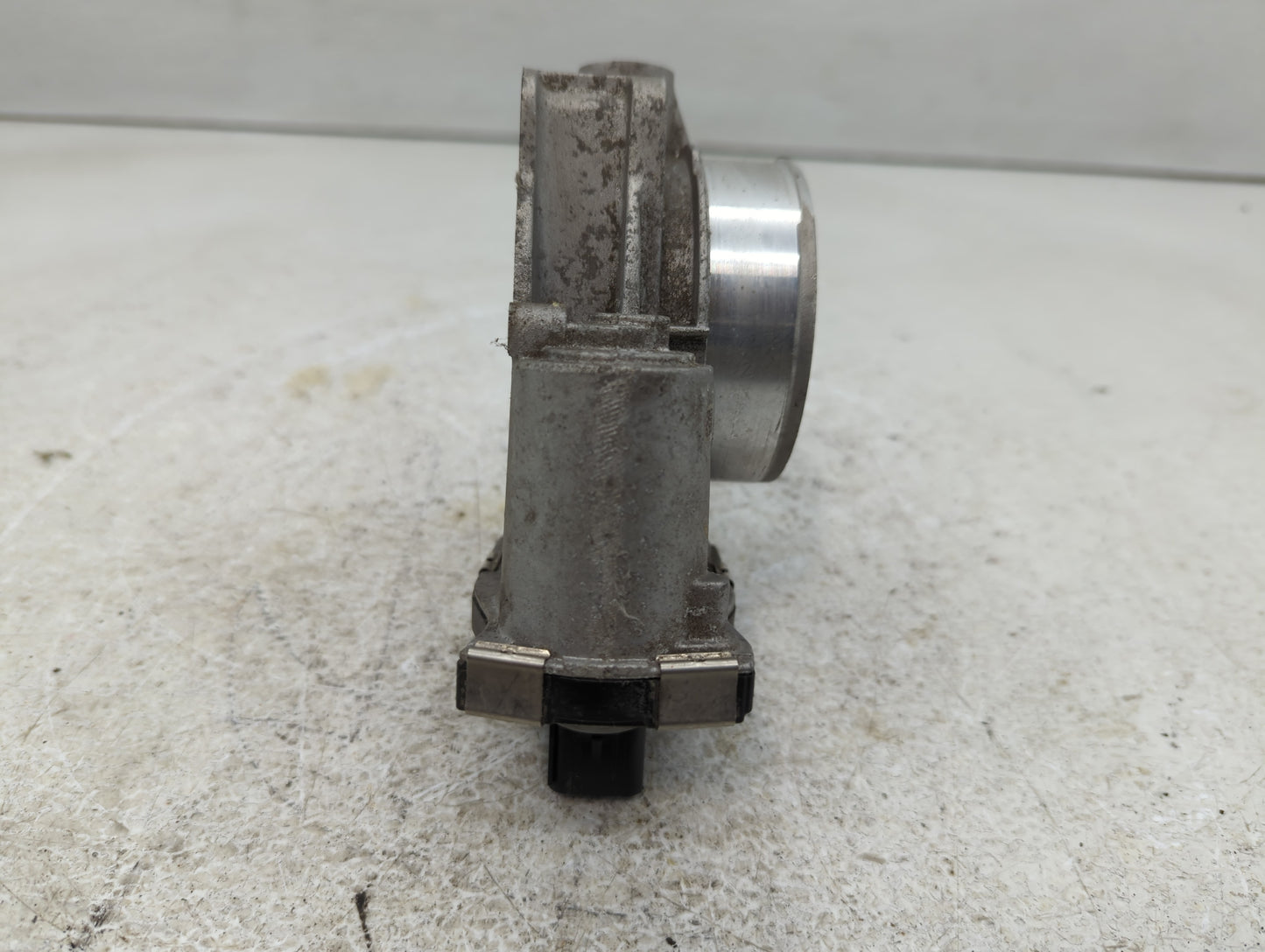 2000-2002 Cadillac Eldorado Throttle Body P/N:12632171BA Fits Fits 2000 2001 2002 2003 2004 2005 OEM Used Auto Parts - Oemus