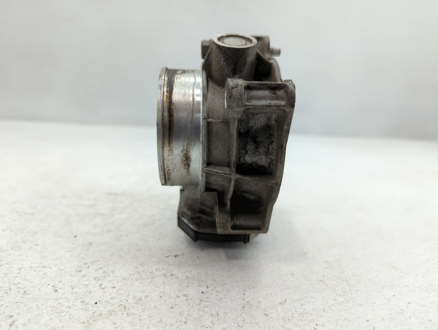 2000-2002 Cadillac Eldorado Throttle Body P/N:12670C84AA Fits Fits 2000 2001 2002 2003 2004 2005 OEM Used Auto Parts - Oemus