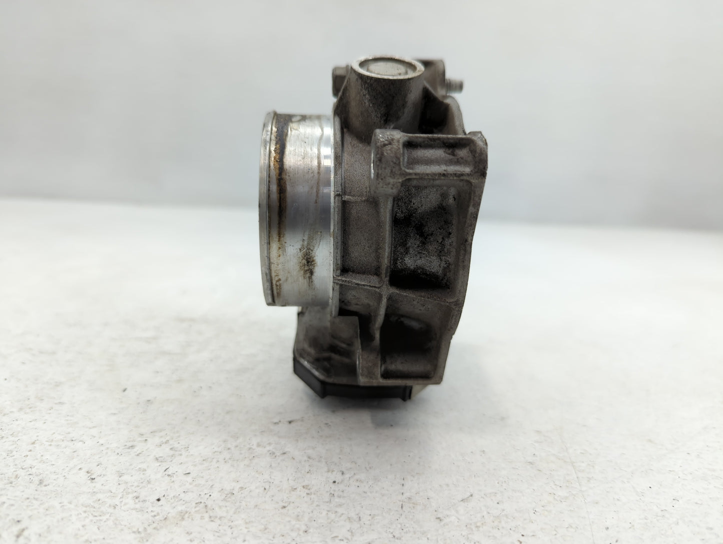 2000-2002 Cadillac Eldorado Throttle Body P/N:12670C84AA Fits Fits 2000 2001 2002 2003 2004 2005 OEM Used Auto Parts - Oemus