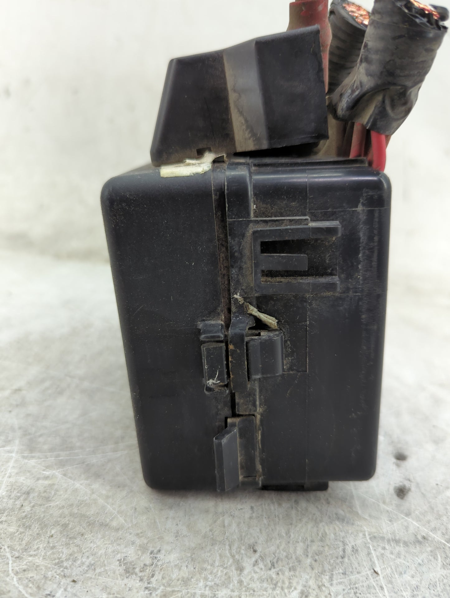 2000 Cadillac Escalade Fusebox Fuse Box Panel Relay Module P/N:12146286 Fits OEM Used Auto Parts - Oemusedautoparts1.com