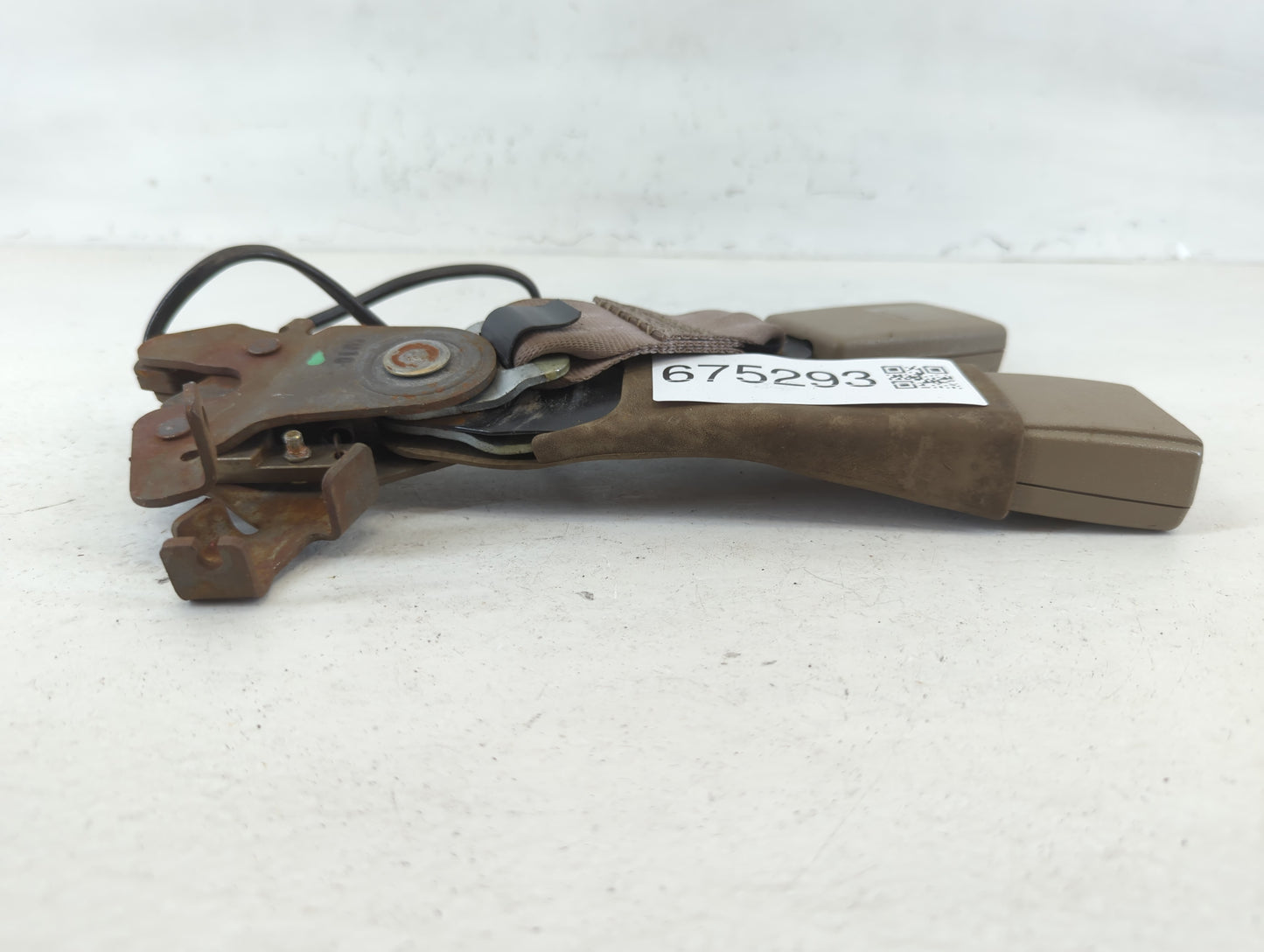 2000-2000 Cadillac Escalade Driver Left Seat Belt Front Retractor - Oemusedautoparts1.com