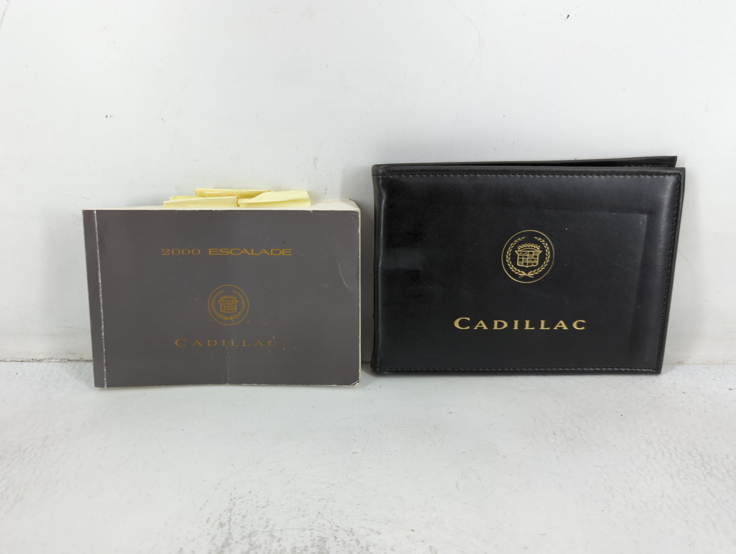 2000 Cadillac Escalade Owners Manual Book Guide P/N:25695354 OEM Used Auto Parts - Oemusedautoparts1.com