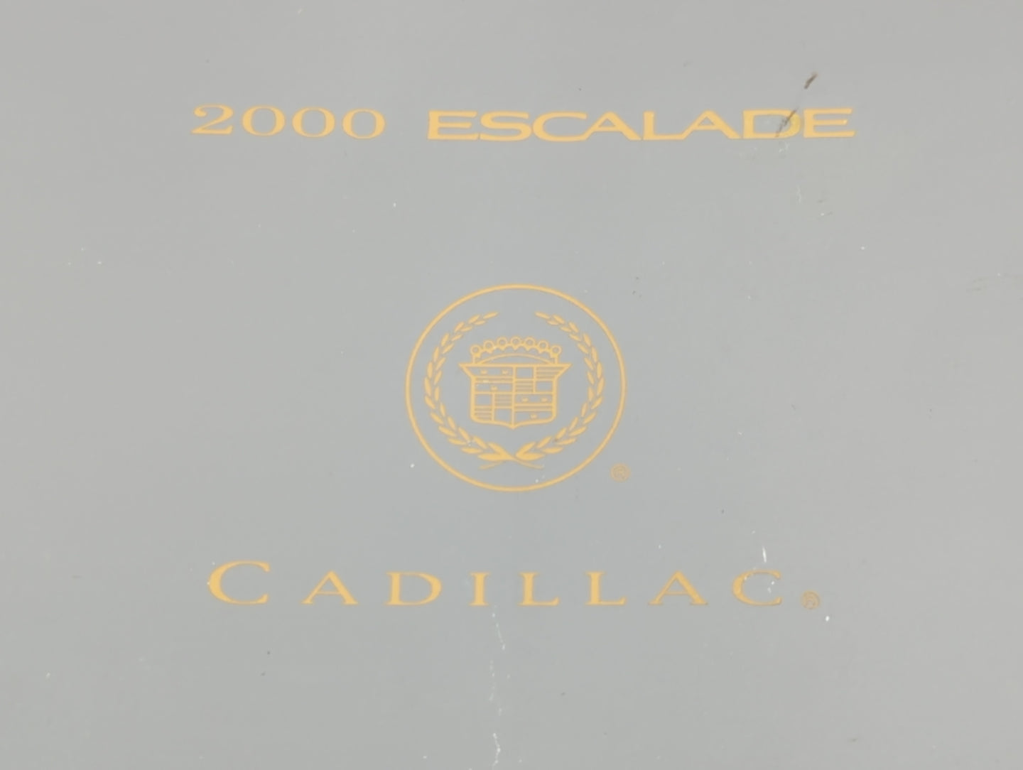 2000 Cadillac Escalade Owners Manual Book Guide P/N:25695354 OEM Used Auto Parts - Oemusedautoparts1.com