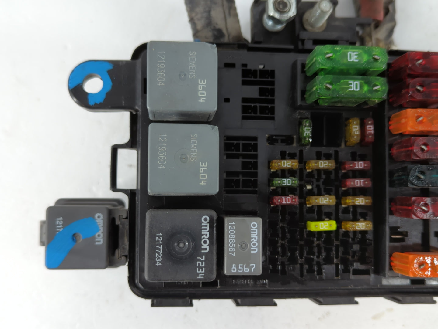 2000 Cadillac Escalade Fusebox Fuse Box Panel Relay Module P/N:12146286 Fits OEM Used Auto Parts - Oemusedautoparts1.com