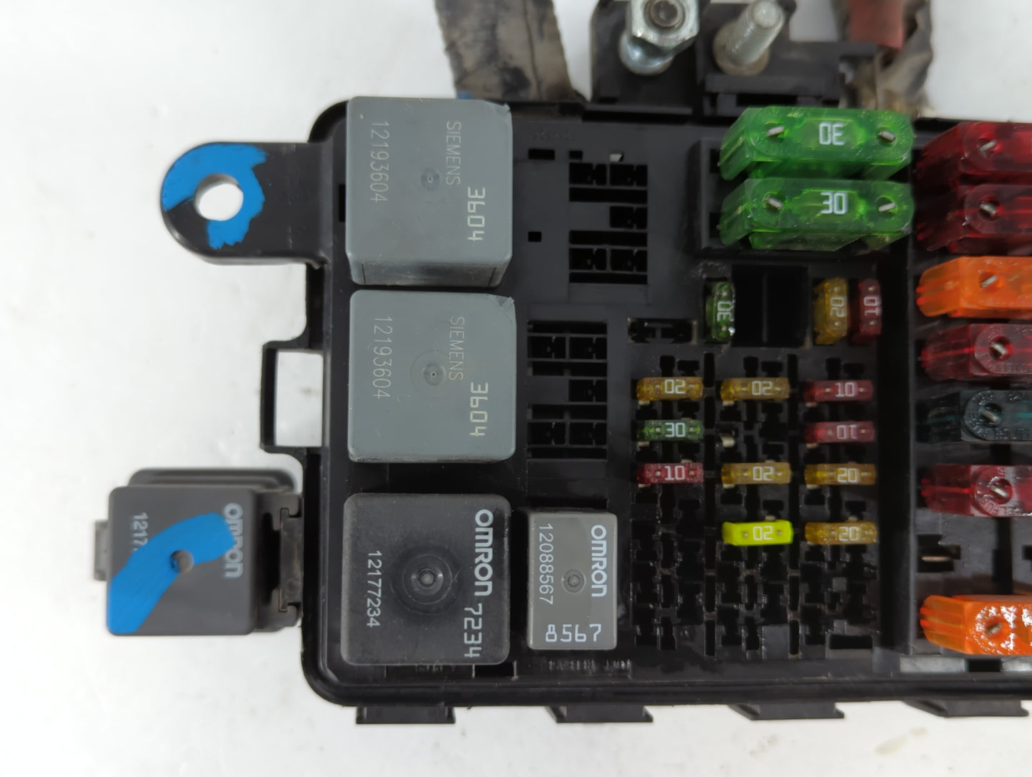 2000 Cadillac Escalade Fusebox Fuse Box Panel Relay Module P/N:12146286 Fits OEM Used Auto Parts - Oemusedautoparts1.com