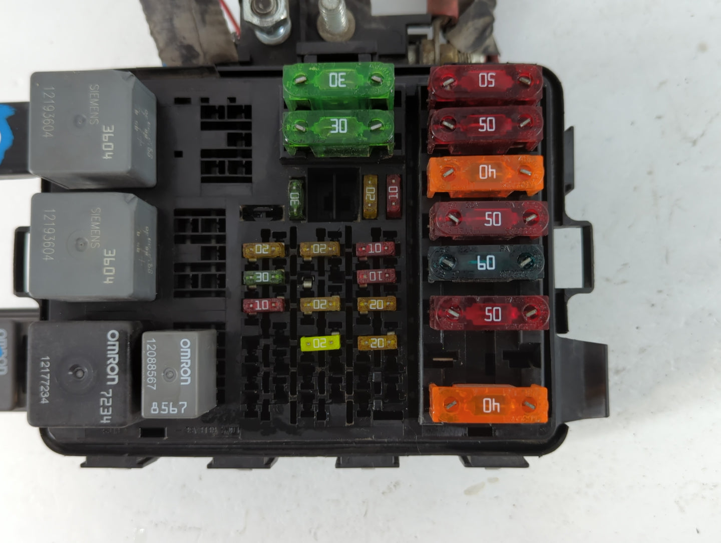 2000 Cadillac Escalade Fusebox Fuse Box Panel Relay Module P/N:12146286 Fits OEM Used Auto Parts - Oemusedautoparts1.com