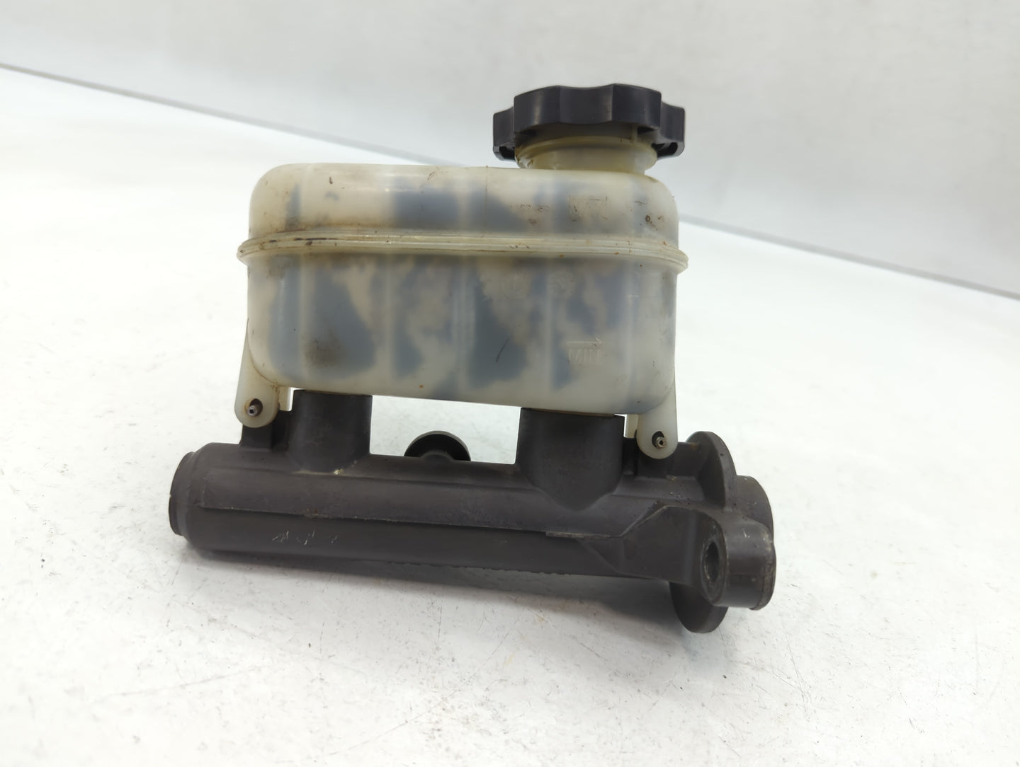 2000 Chevrolet Blazer Brake Master Cylinder - Oemusedautoparts1.com