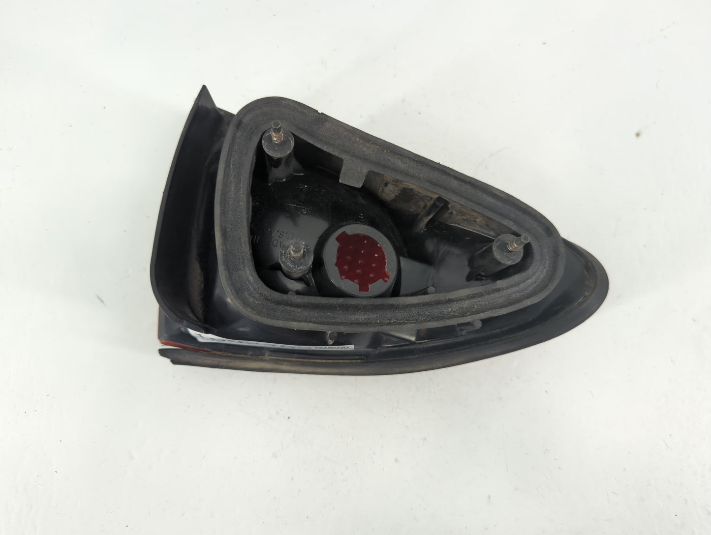 2000-2002 Chevrolet Cavalier Tail Light Assembly Passenger Right OEM P/N:16519320 Fits Fits 2000 2001 2002 OEM Used Auto Par