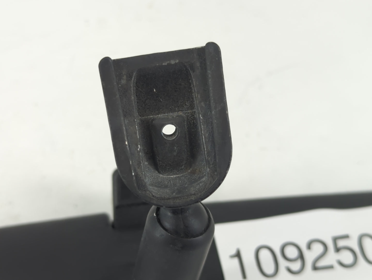 2000-2005 Chevrolet Cavalier Interior Rear View Mirror Replacement OEM P/N:E8011082 Fits OEM Used Auto Parts - Oemusedautopa