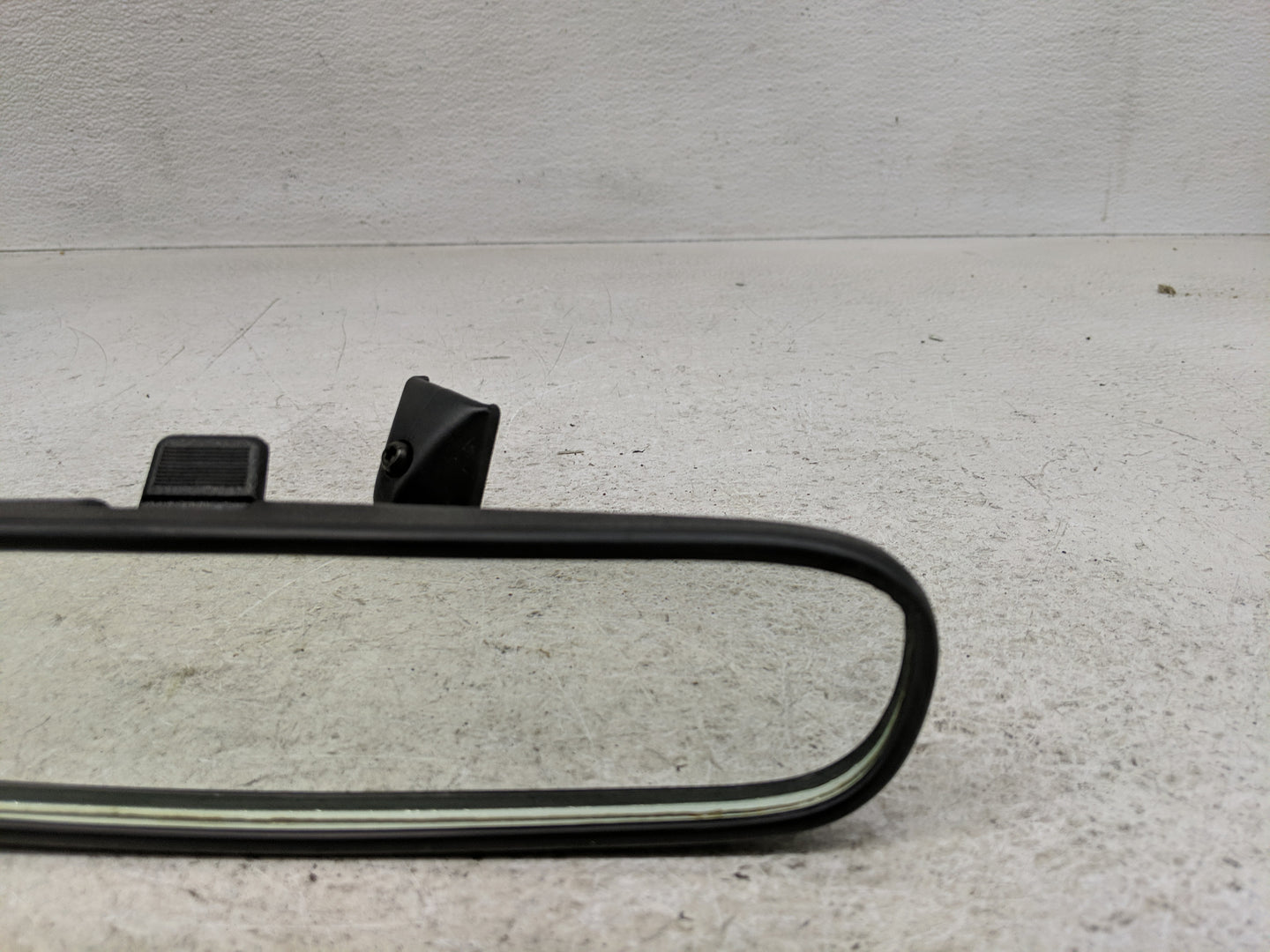 2000-2005 Chevrolet Cavalier Interior Rear View Mirror Replacement OEM P/N:E8011082 Fits OEM Used Auto Parts - Oemusedautopa