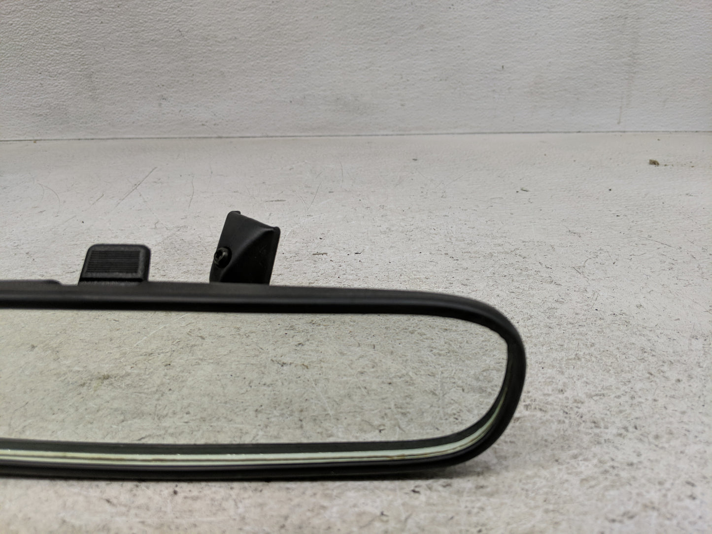 2000-2005 Chevrolet Cavalier Interior Rear View Mirror Replacement OEM P/N:E8011082 Fits OEM Used Auto Parts - Oemusedautopa