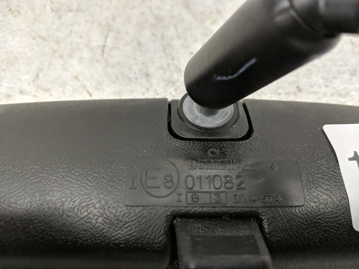2000-2005 Chevrolet Cavalier Interior Rear View Mirror Replacement OEM P/N:E8011082 Fits OEM Used Auto Parts - Oemusedautopa