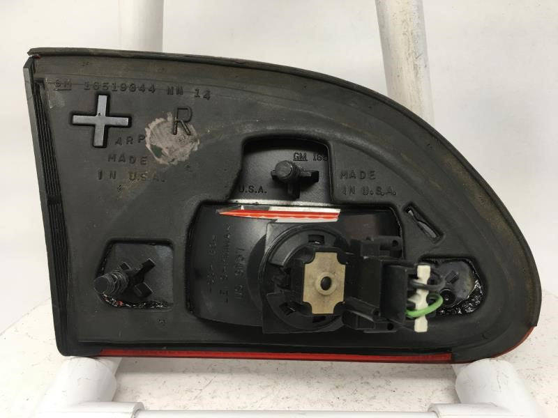 2000-2002 Chevrolet Cavalier Tail Light Assembly Driver Left OEM P/N:PASSENGER RIGHT LID MOUNTED Fits Fits 2000 2001 2002 OE