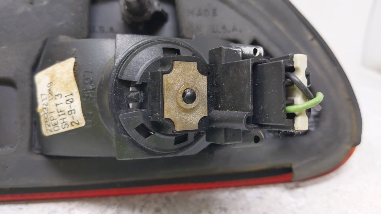 2000 Chevrolet Cavalier Tail Light Assembly Passenger Right OEM Fits OEM Used Auto Parts - Oemusedautoparts1.com